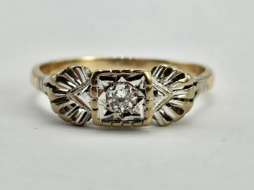 0675: Vintage: 18ct Gold Art Deco Full Round Cut Diamond Solitaire- around 100 years old,