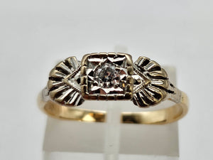 0675: Vintage: 18ct Gold Art Deco Full Round Cut Diamond Solitaire- around 100 years old,