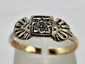 0675: Vintage: 18ct Gold Art Deco Full Round Cut Diamond Solitaire- around 100 years old,