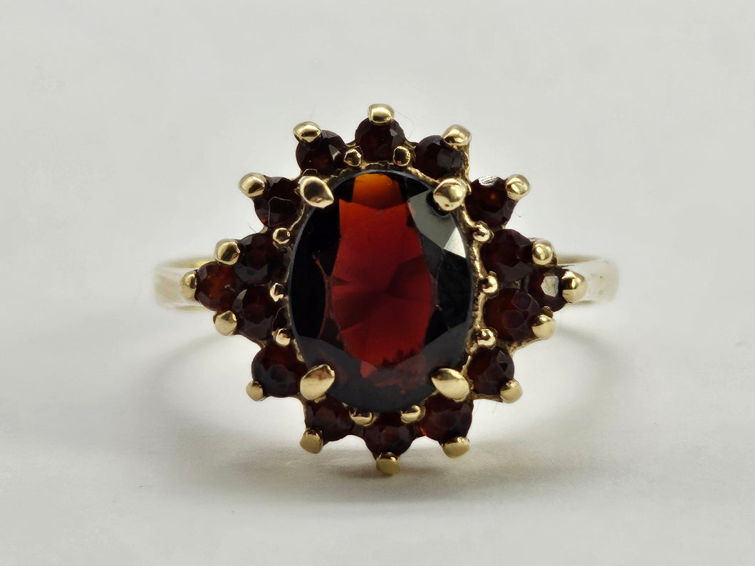 0771;Vintage: 9ct Gold 17 Rich Red Garnets Flower Head Ring- mature hues,