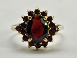 0771;Vintage: 9ct Gold 17 Rich Red Garnets Flower Head Ring- mature hues,