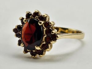 0771;Vintage: 9ct Gold 17 Rich Red Garnets Flower Head Ring- mature hues,