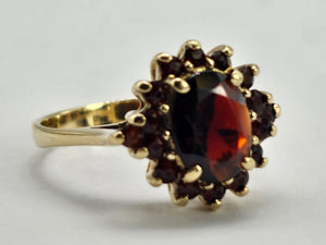 0771;Vintage: 9ct Gold 17 Rich Red Garnets Flower Head Ring- mature hues,