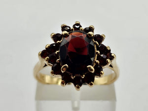 0771;Vintage: 9ct Gold 17 Rich Red Garnets Flower Head Ring- mature hues,