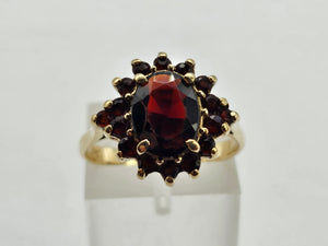 0771;Vintage: 9ct Gold 17 Rich Red Garnets Flower Head Ring- mature hues,