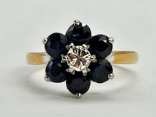 Cargar imagen en el visor de la galería, 0582: Vintage: 18ct Gold: Blue Sapphire Diamond Floral Ring- super quality
