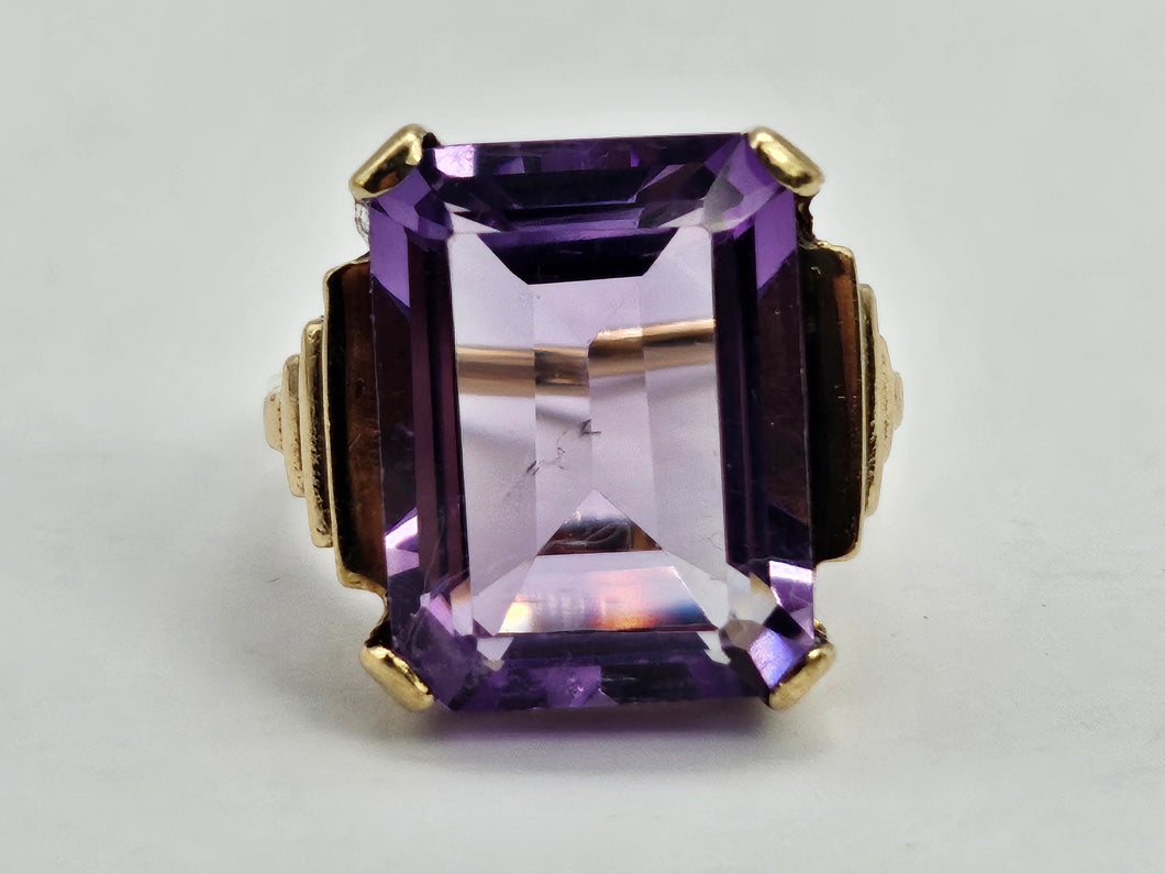 0824: Vintage: 9ct Gold Emerald Cut Purple Amethyst Cocktail Ring- a rare find