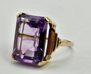 0824: Vintage: 9ct Gold Emerald Cut Purple Amethyst Cocktail Ring- a rare find