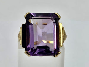 0824: Vintage: 9ct Gold Emerald Cut Purple Amethyst Cocktail Ring- a rare find