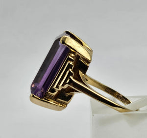 0824: Vintage: 9ct Gold Emerald Cut Purple Amethyst Cocktail Ring- a rare find