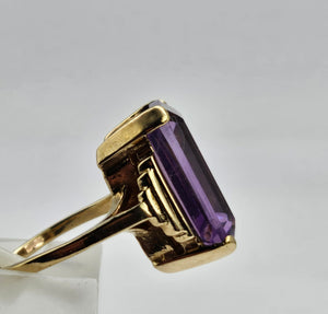 0824: Vintage: 9ct Gold Emerald Cut Purple Amethyst Cocktail Ring- a rare find