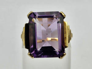 0824: Vintage: 9ct Gold Emerald Cut Purple Amethyst Cocktail Ring- a rare find