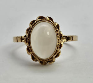 0863 Vintage; 9ct Gold Cabochon-Cute Moonstone Ring-Date-Mark 1983