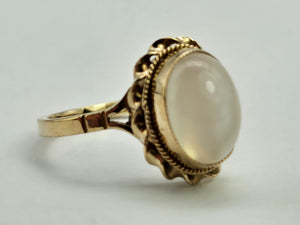 0863 Vintage; 9ct Gold Cabochon-Cute Moonstone Ring-Date-Mark 1983