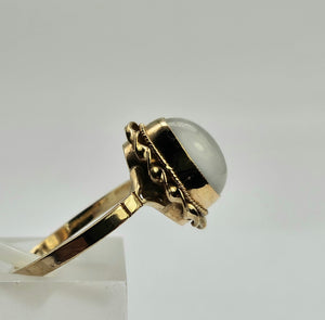 0863 Vintage; 9ct Gold Cabochon-Cute Moonstone Ring-Date-Mark 1983