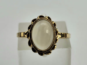 0863 Vintage; 9ct Gold Cabochon-Cute Moonstone Ring-Date-Mark 1983