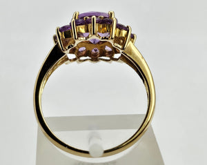 0946: Vintage: 9ct Gold 13 Purple Amethysts Flower Head Ring- lovely cut and colours