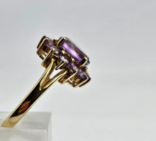 Cargar imagen en el visor de la galería, 0946: Vintage: 9ct Gold 13 Purple Amethysts Flower Head Ring- lovely cut and colours
