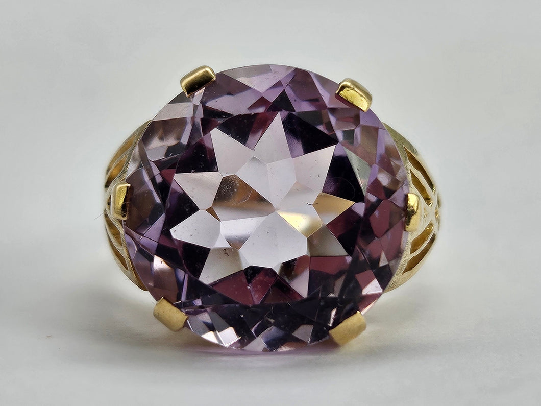 0723: Vintage: Statement: 9ct Gold Round Cut Lilac Amethyst Ring- mature hues, lovely colours