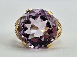 0723: Vintage: Statement: 9ct Gold Round Cut Lilac Amethyst Ring- mature hues, lovely colours