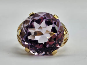 0723: Vintage: Statement: 9ct Gold Round Cut Lilac Amethyst Ring- mature hues, lovely colours