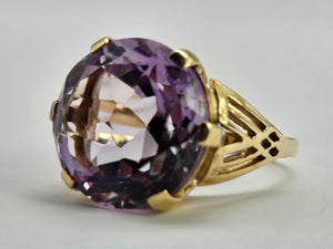 0723: Vintage: Statement: 9ct Gold Round Cut Lilac Amethyst Ring- mature hues, lovely colours