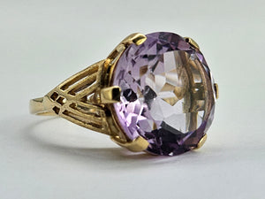 0723: Vintage: Statement: 9ct Gold Round Cut Lilac Amethyst Ring- mature hues, lovely colours