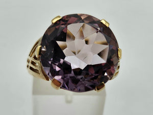 0723: Vintage: Statement: 9ct Gold Round Cut Lilac Amethyst Ring- mature hues, lovely colours