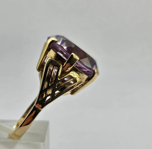 0723: Vintage: Statement: 9ct Gold Round Cut Lilac Amethyst Ring- mature hues, lovely colours