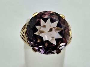 0723: Vintage: Statement: 9ct Gold Round Cut Lilac Amethyst Ring- mature hues, lovely colours