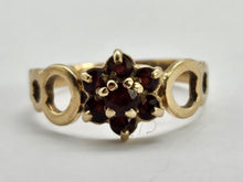 Cargar imagen en el visor de la galería, 0777 9ct Gold garnet date mark 1979
