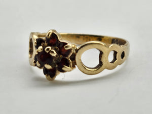 0777 9ct Gold garnet date mark 1979