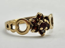 Cargar imagen en el visor de la galería, 0777 9ct Gold garnet date mark 1979
