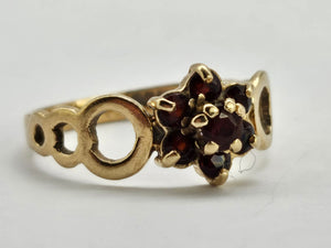 0777 9ct Gold garnet date mark 1979