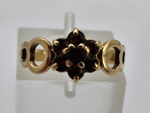 0777 9ct Gold garnet date mark 1979