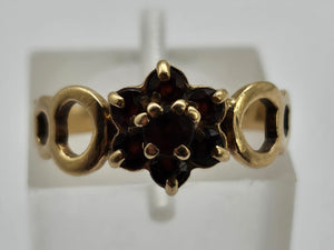 0777 9ct Gold garnet date mark 1979