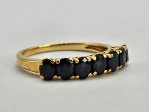 0790: Vintage: 18ct Gold 7 Australian Blue Sapphires Stacker/Dress Ring- exquisite