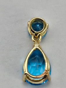 0889: Vintage: 9ct Gold Swiss Blue Topaz Double Drop Pendant- Lovely