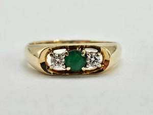 0910: Vintage: 18ct Gold Art Deco Emerald Diamonds Stacker/Dress Ring- lovely symmetry