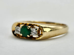 0910: Vintage: 18ct Gold Art Deco Emerald Diamonds Stacker/Dress Ring- lovely symmetry