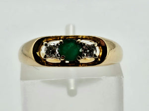 0910: Vintage: 18ct Gold Art Deco Emerald Diamonds Stacker/Dress Ring- lovely symmetry