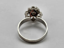 Load image into Gallery viewer, 0797: Vintage: 18ct White Gold Round Cut Diamonds Flower Head Ring- Date =-Mark 1974
