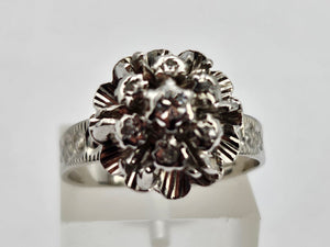 0797: Vintage: 18ct White Gold Round Cut Diamonds Flower Head Ring- Date =-Mark 1974