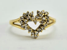 Cargar imagen en el visor de la galería, 0860: Vintage: 18ct Gold 28 Diamonds Heart- Set Ring- love, cute, sparkling
