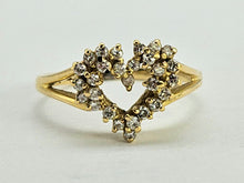 Cargar imagen en el visor de la galería, 0860: Vintage: 18ct Gold 28 Diamonds Heart- Set Ring- love, cute, sparkling
