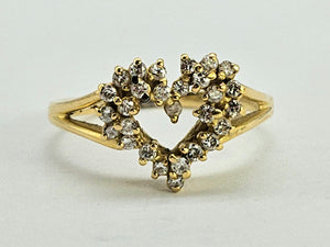 0860: Vintage: 18ct Gold 28 Diamonds Heart- Set Ring- love, cute, sparkling