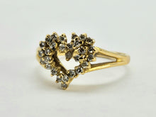 Cargar imagen en el visor de la galería, 0860: Vintage: 18ct Gold 28 Diamonds Heart- Set Ring- love, cute, sparkling
