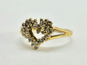 0860: Vintage: 18ct Gold 28 Diamonds Heart- Set Ring- love, cute, sparkling