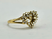 Cargar imagen en el visor de la galería, 0860: Vintage: 18ct Gold 28 Diamonds Heart- Set Ring- love, cute, sparkling
