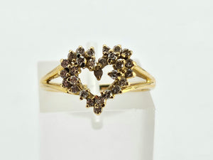 0860: Vintage: 18ct Gold 28 Diamonds Heart- Set Ring- love, cute, sparkling